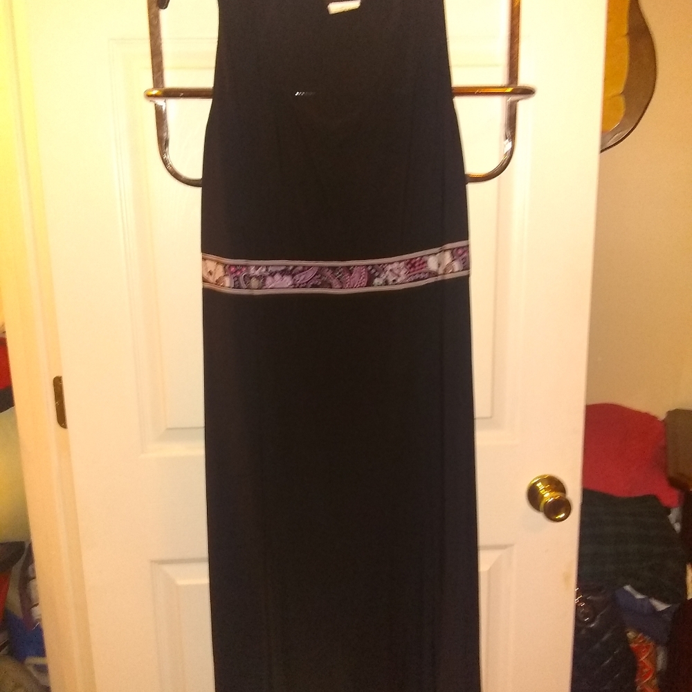 Long sleeveless dress